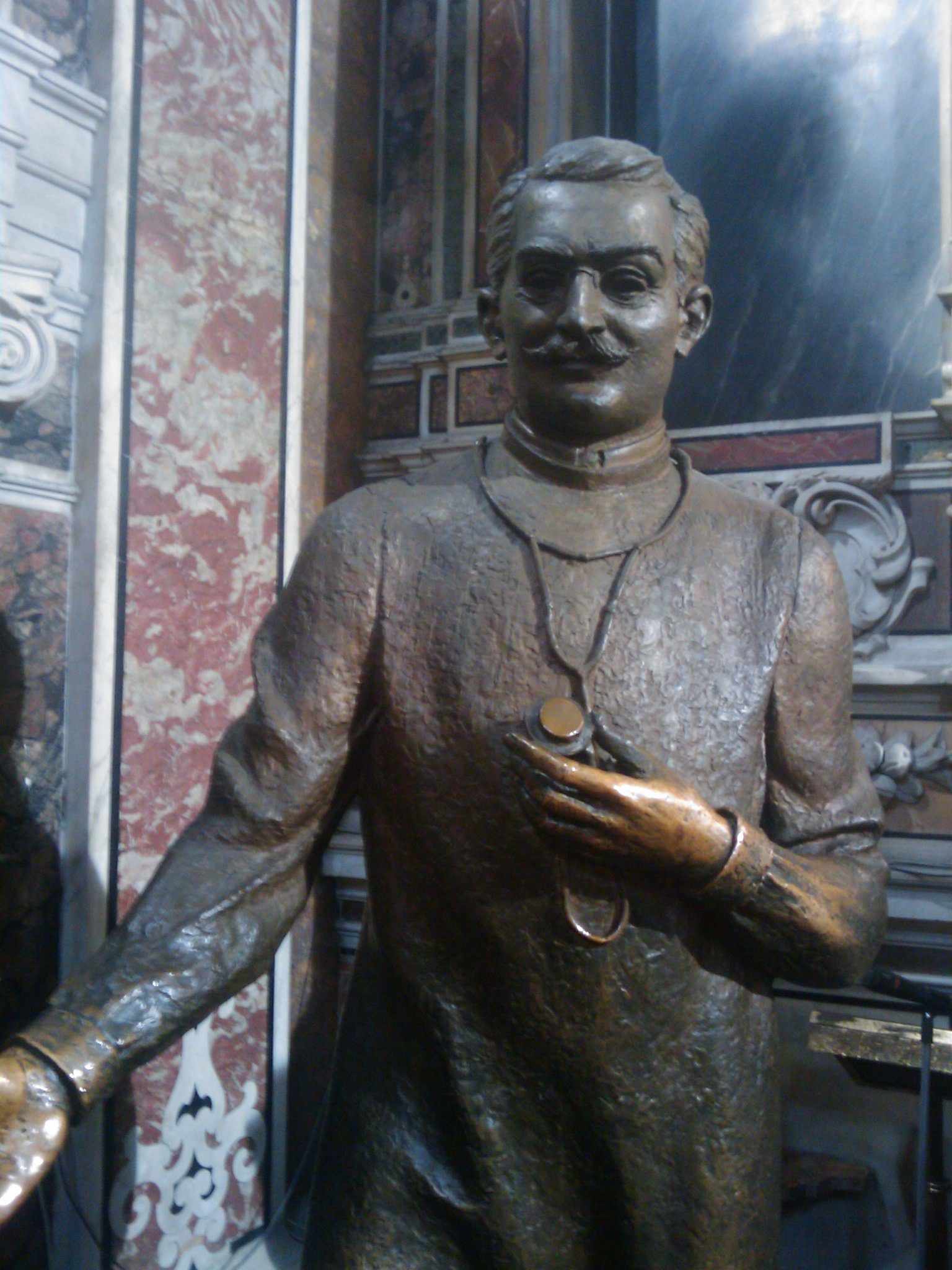 Moscati statue 2.jpg